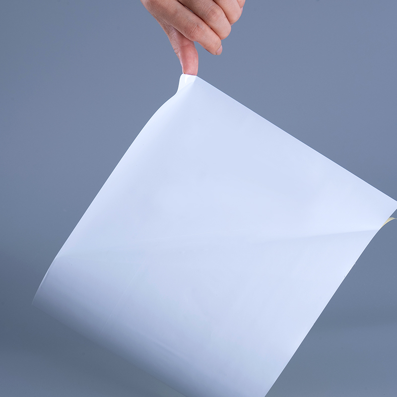 잉크젯 인쇄용 아크릴 접착제 점보 롤이 포함된 25mic 광택 PET 비닐 필름 라벨 재료