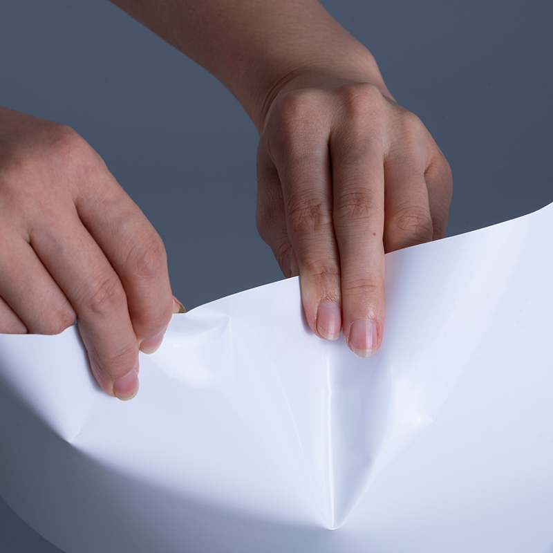 잉크젯 인쇄용 아크릴 접착제 점보 롤이 포함된 25mic 광택 PET 비닐 필름 라벨 재료