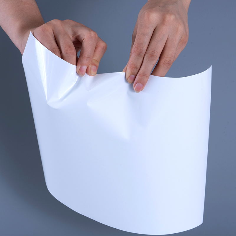 잉크젯 인쇄용 아크릴 접착제 점보 롤이 포함된 25mic 광택 PET 비닐 필름 라벨 재료