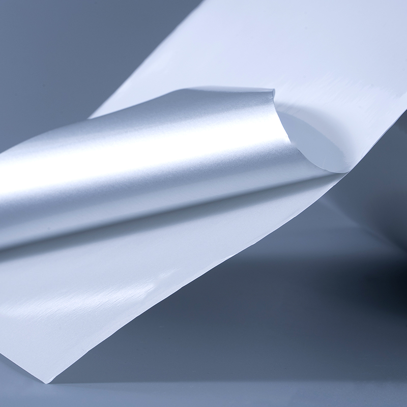 25mic 광택 있는 흰색 알루미늄 도금 폴리에스테르 필름 자체 접착 라벨(잉크젯 인쇄용 수성 아크릴 접착제 포함)