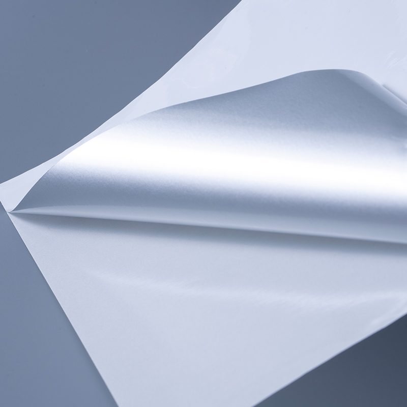 25mic 광택 있는 흰색 알루미늄 도금 폴리에스테르 필름 자체 접착 라벨(잉크젯 인쇄용 수성 아크릴 접착제 포함)